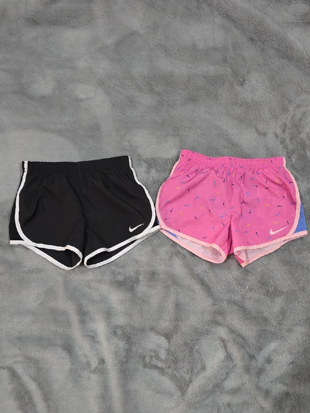 Nike Girls' Active Shorts - Black & Pink Confetti. size 5-6 years